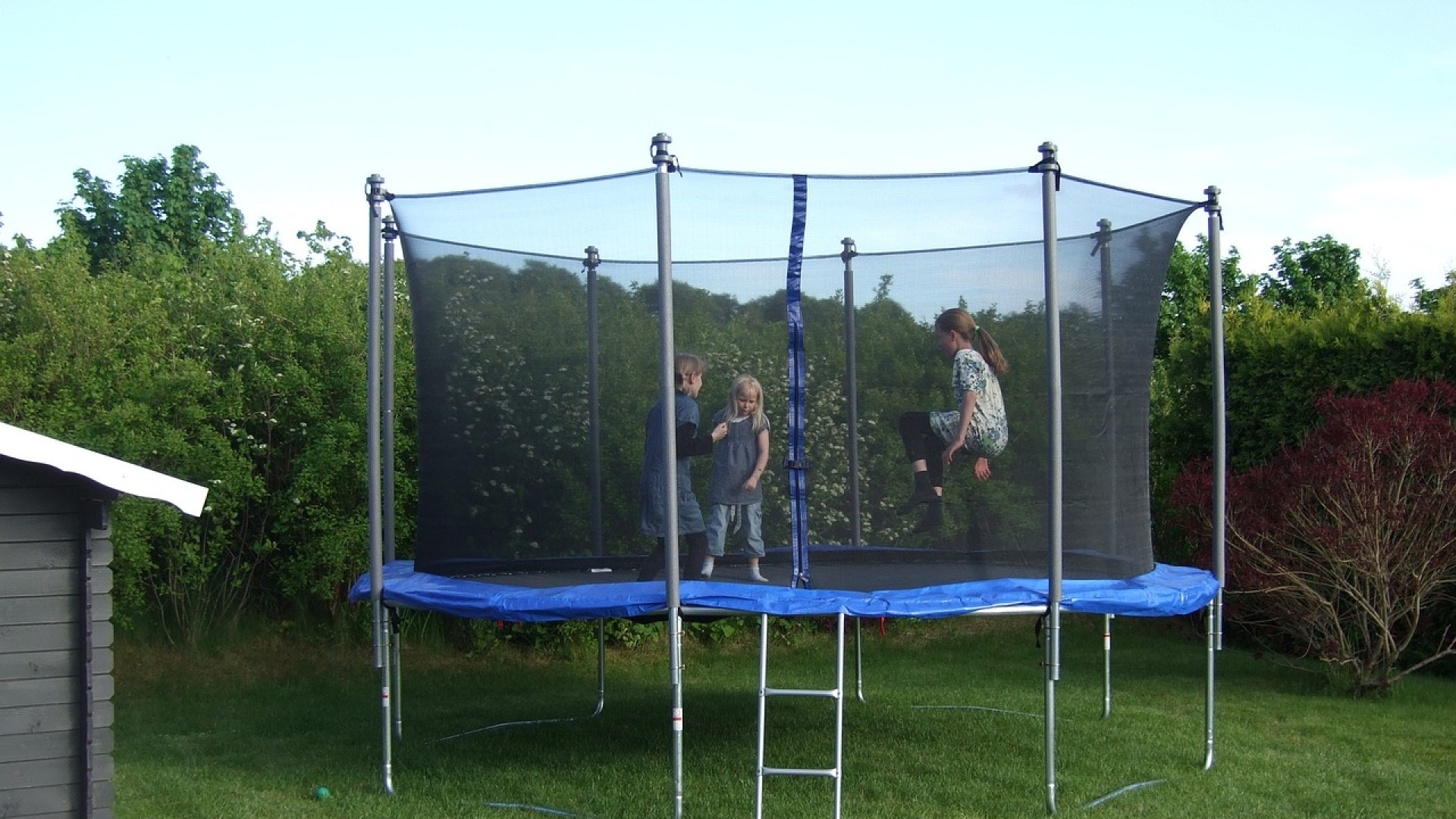 trampoline de jardin